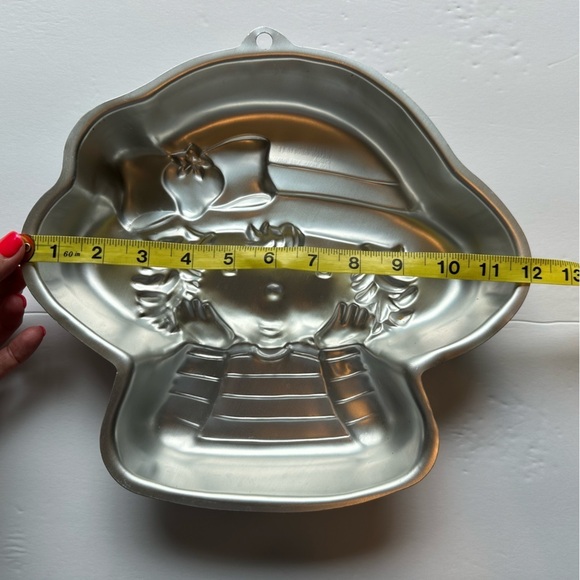 Wilton Vintage Strawberry Shortcake Character Cake Pan 2003 Approx 12”x11”x2” - Picture 5 of 6